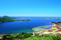 以美食带动旅游日本京都府京丹后市发布了美食宣传标识2025年6月14日